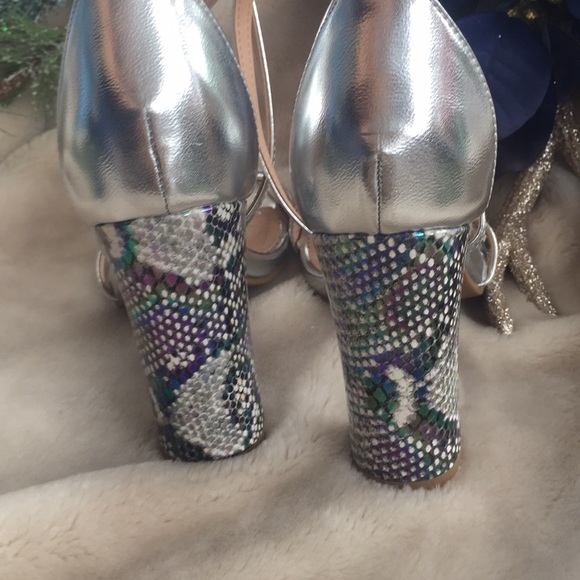 Silver Block Heel w/ ๐ ๐ Print - Picture 7 of 8